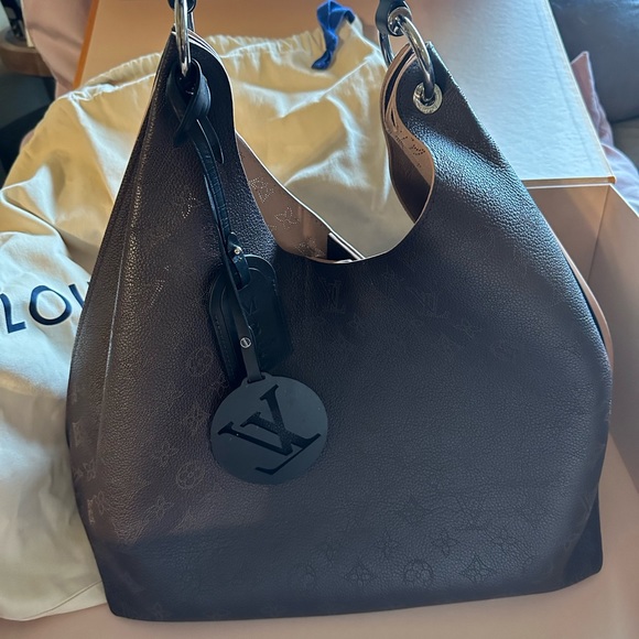 Louis Vuitton Carmel Bag. Like new with box and dust bag. Great large bag! - Picture 5 of 6